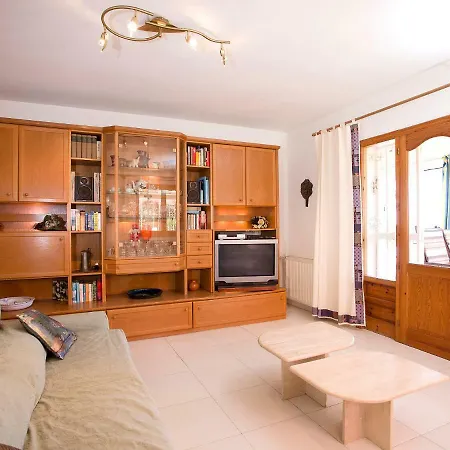 Holiday Los Almendros بيت للعطل